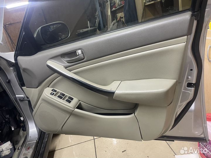 Обшивки skyline v35 2003 год