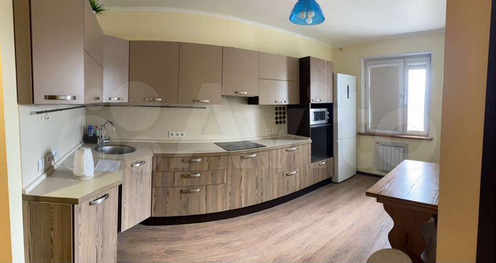 Доля в 2-к. квартире, 64 м², 8/17 эт.