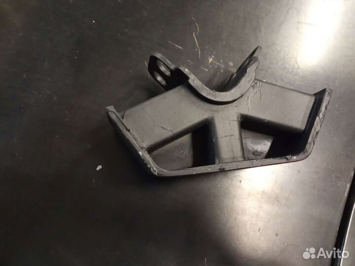 Подушка АКПП МКПП Toyota mark crown gs131 gx81