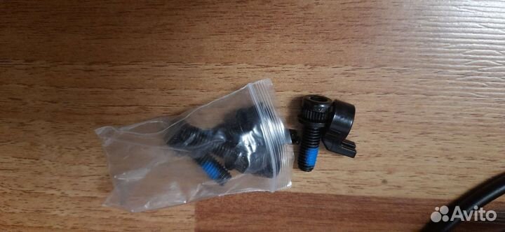 Гидравлический тормоз для велосипеда Shimano MT200