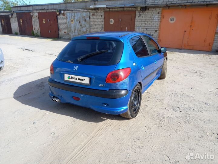 Peugeot 206 1.4 AT, 2003, 250 000 км