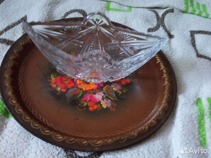 Хрустальная и фарфоровая вазы. Ладья