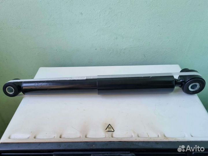 Продаю на рено меган новый амортизатор 1.шт