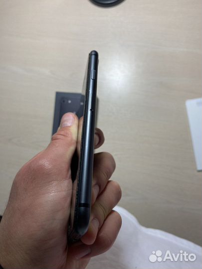 iPhone 8, 64 ГБ