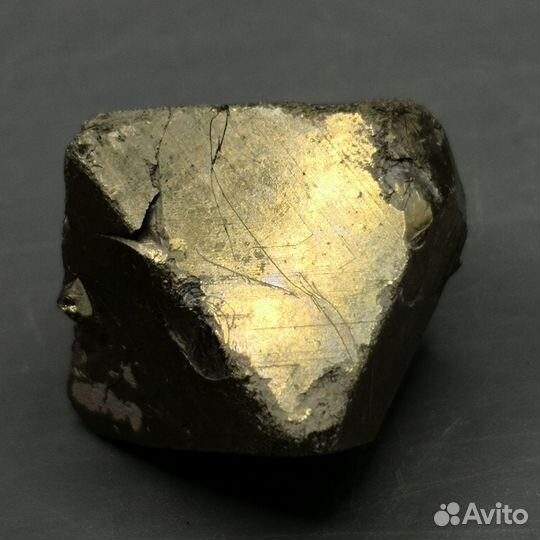 Пирит, октаэдр