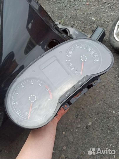 Приборная панель Volkswagen Polo V рейст