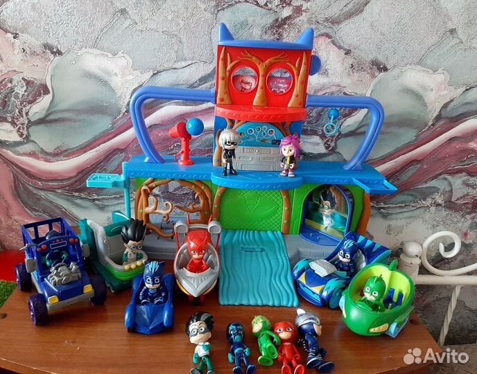 Герои в масках:база,машинки,герои