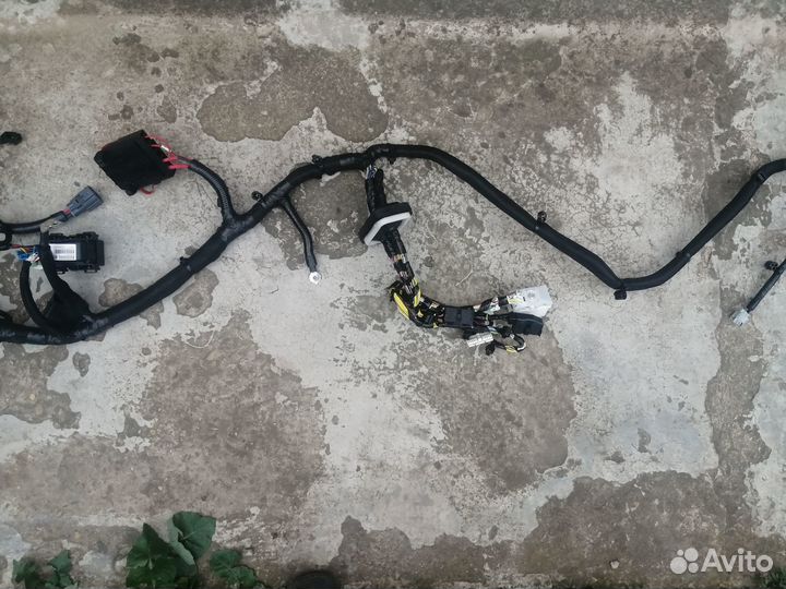 Проводка моторного отсека Jeep Grand Cherokee WK2