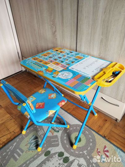 Детский стол со стулом для занятий
