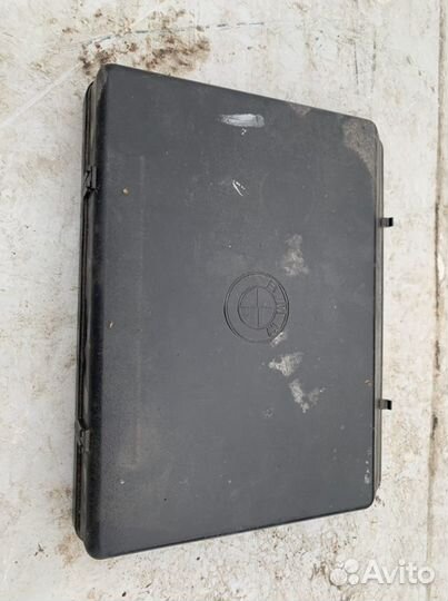 Крышка блока предохранителей bmw e34