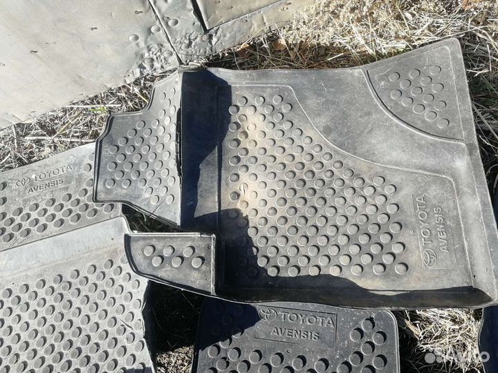 Коврики toyota avensis