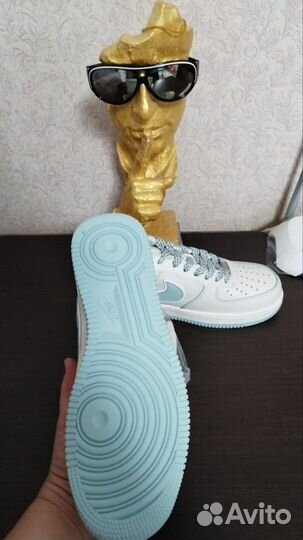 Кроссовки женские