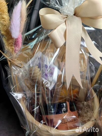 Подарочный набор, чайная корзина, сладости