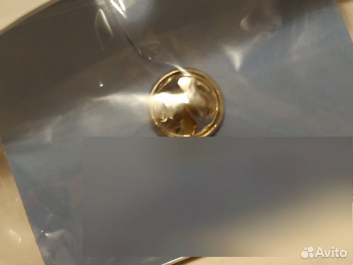 Значки: Кока-Кола, русалка-рыцарь, бутылка водки