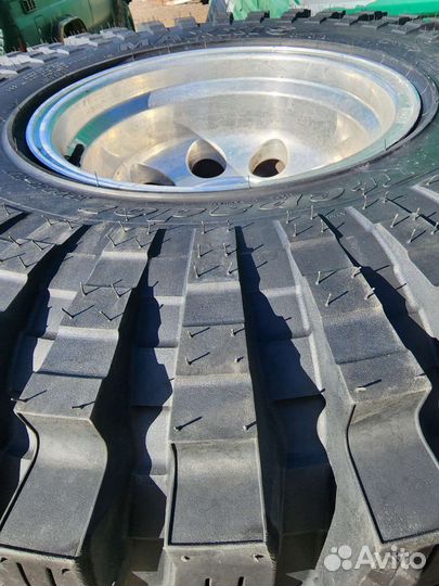 Maxxis M8060 Trepador 12.5/35 R15