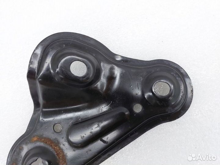 Кронштейн подрамника передний правый Kia Optima JF