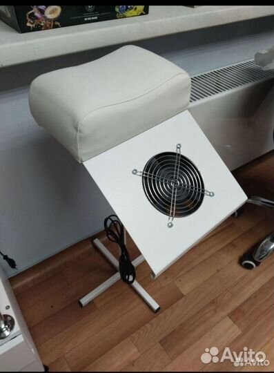 Напольный пылесос для педикюра