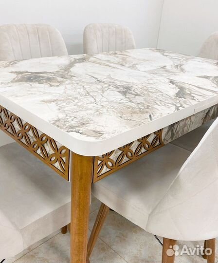 Стол раскладной и стулья