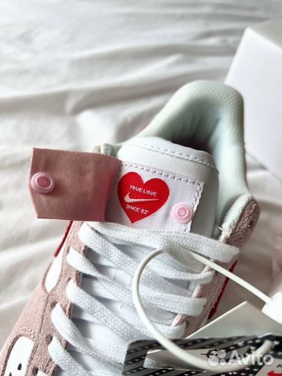 Nike Air Force 1 Valentine's Day