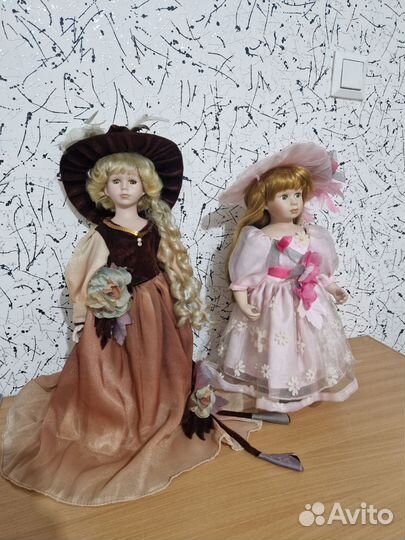 Кукла фарфоровая