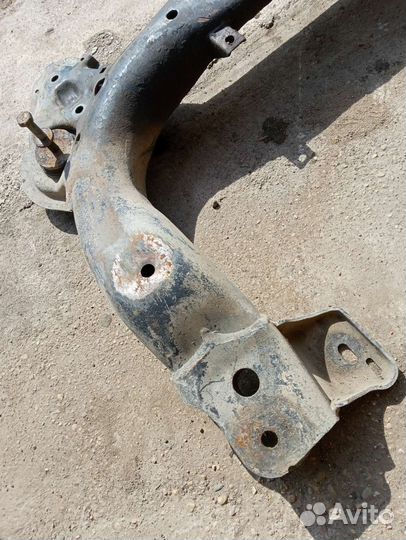 Передний подрамник Audi A6C4,100 С4