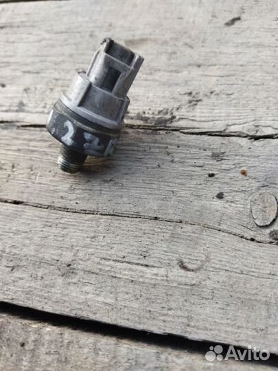 Датчик давления масла Toyota Prius ZVW30 2zrfxe