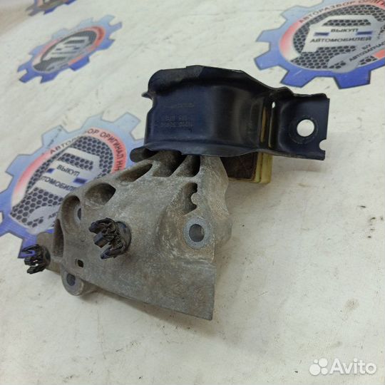 Опора двигателя правая Renault Duster 2