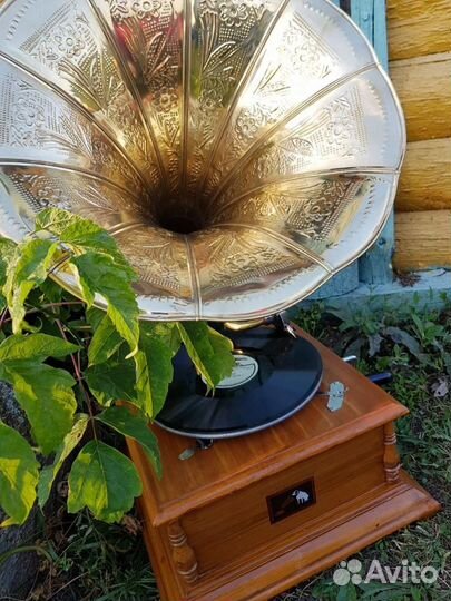 Граммофон His Masters Voice