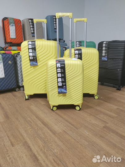 Чемодан на колёсах новые