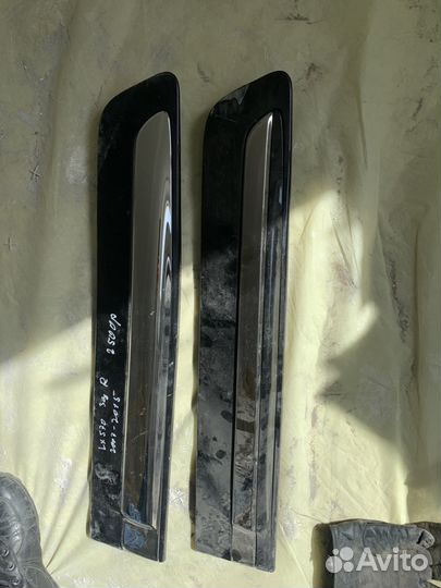 Накладка задней правой двери Lexus LX570