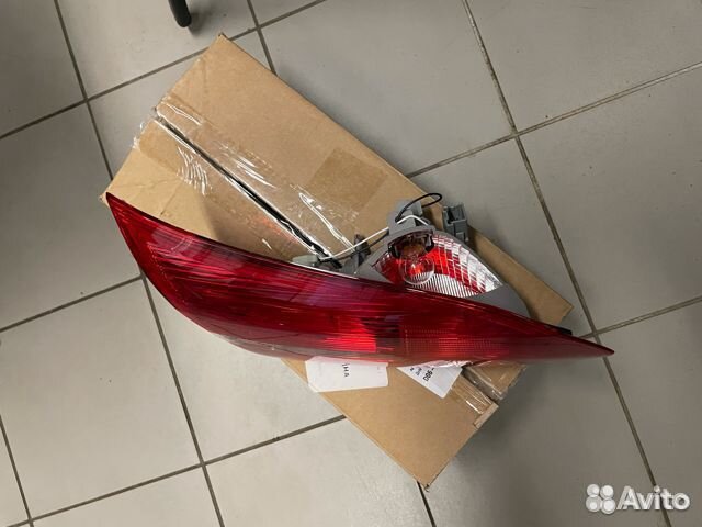 Фонарь задний внутренний левый ford 1904744