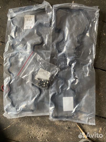 Прокладки клапанных крышек Mersedes m112