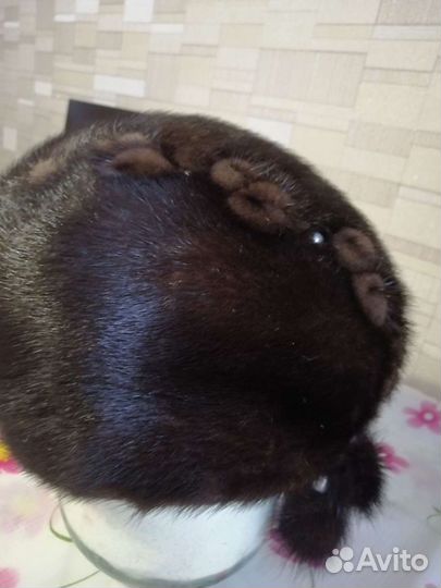 Женские меховые шапки