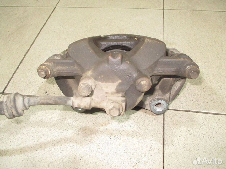 Суппорт передний правый Opel Zafira C