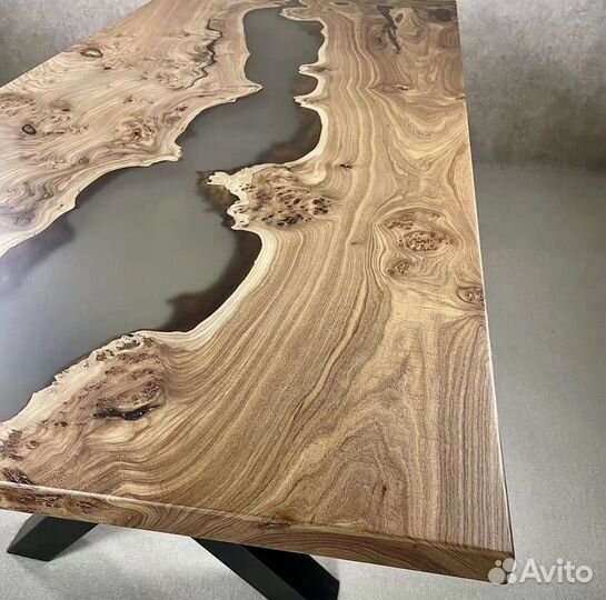 Стол из слэба с эпоксидной смолой