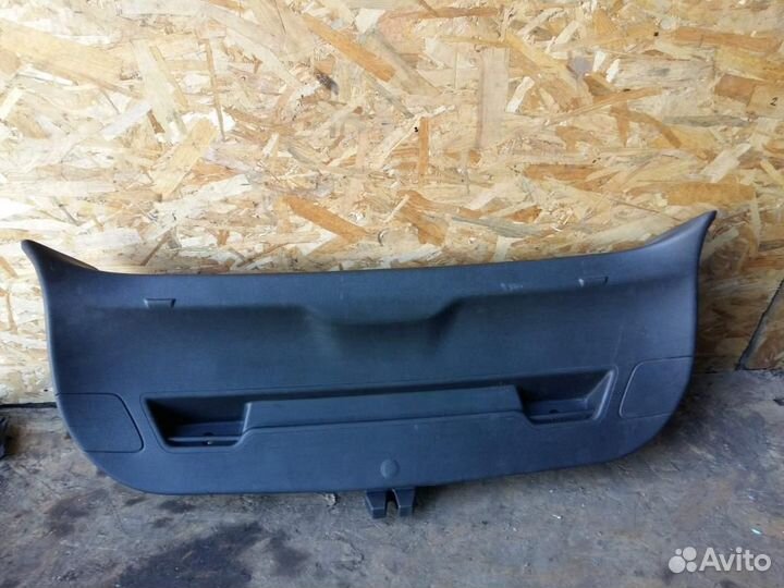 Обшивка двери багажника Opel Astra J 2010-2017