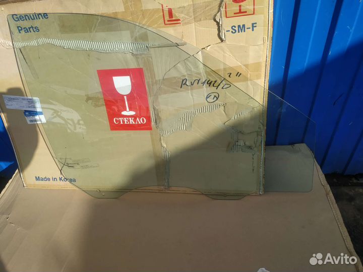 Стекло двери переднее правое Kia Carnival 2 06-14