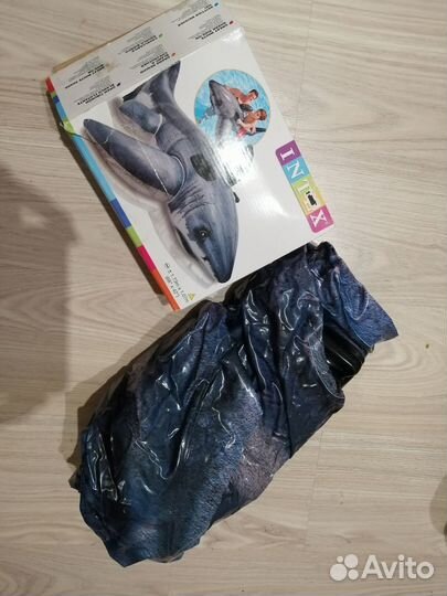 Акула надувная