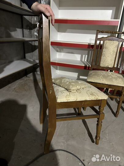 Стол и стулья