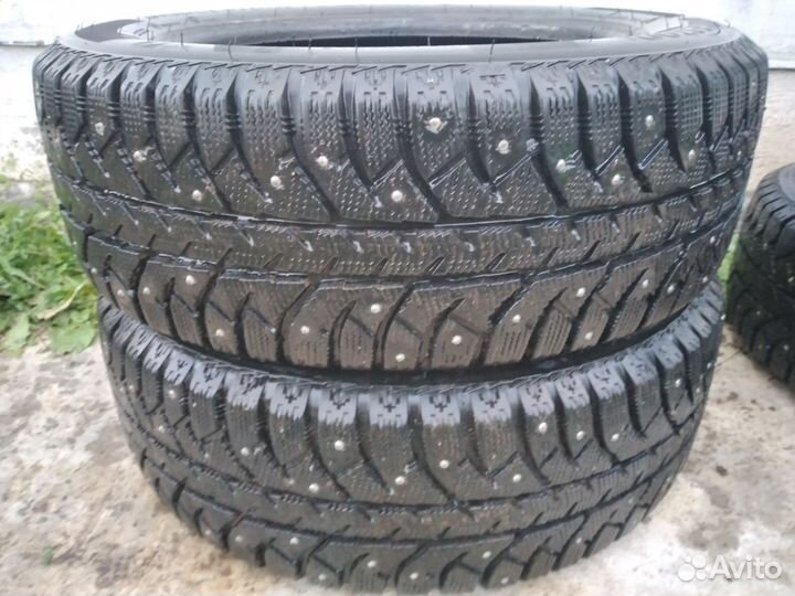 Bridgestone Ice Cruiser 7000 185/60 R15 88T