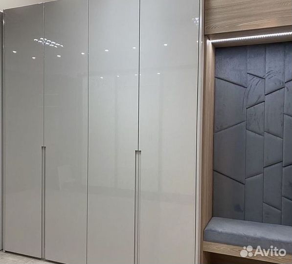 Шкаф распашной/ Прихожая