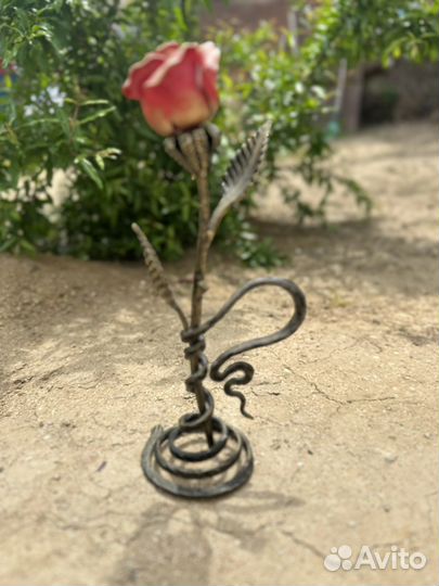 Кованая роза