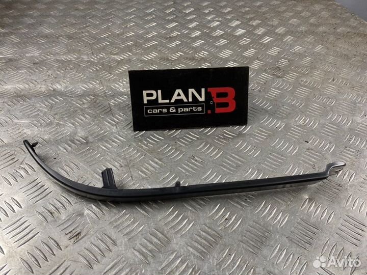 Накладка на фару передняя левая Audi 80