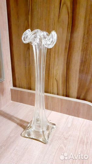 Винтажная ваза для одного цветка