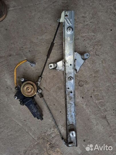 Замок двери Тойота карина е 1996г