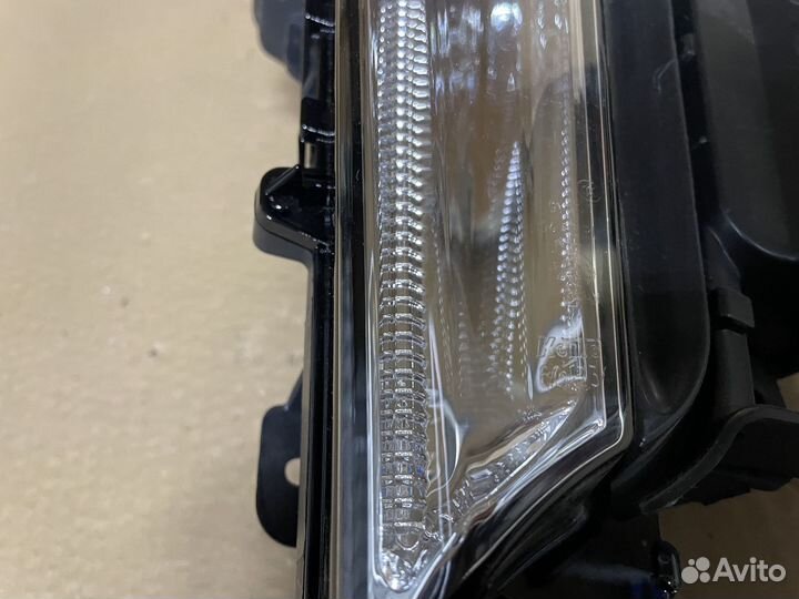 Правая фара Lexus LX 570