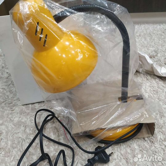 Лампа настольная новая