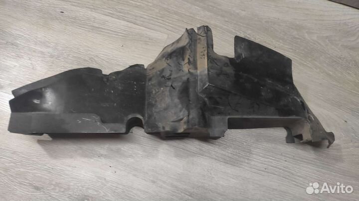 Воздуховод радиатора правый Audi A6/C5