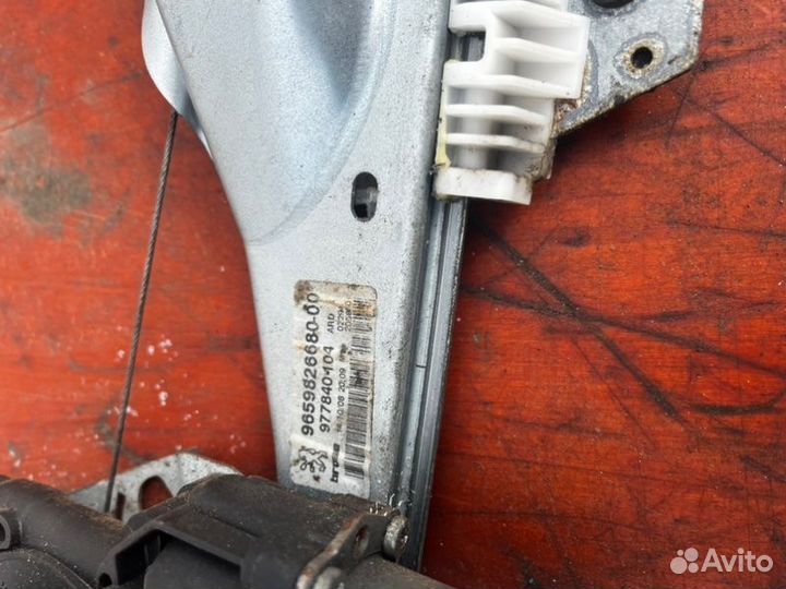 Стеклоподъемник передний правый Peugeot 308