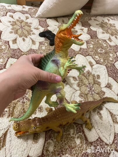 Фигурки динозавров